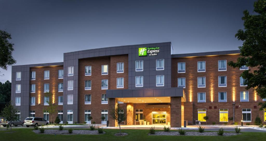 Holiday Inn Express and Suites Madison Central an IHG Hotel Main image 1